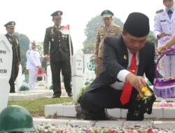 Gubernur Al Haris ke Makam Pahlawan, Tabur Bunga dan Kirim Doa ke Para Pejuang