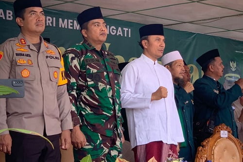 Hadiri Apel Hari Santri Nasional di Kabupaten Tebo, Edi Purwanto Pakai Sarung