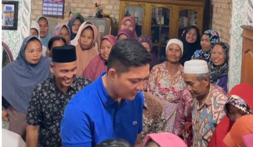 Emak-emak Serbu Hafiz Fattah Saat Tiba di Maro Sebo Ulu