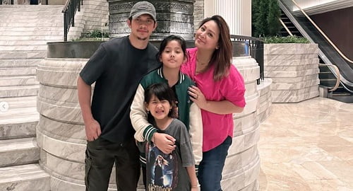 Iko Uwais dan keluarga