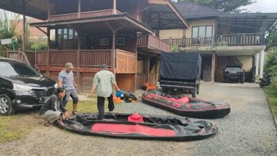 Bantu Korban Banjir, FAJI Jambi Kirim Dua Perahu Karet