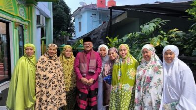 Emak-emak Bakung Jaya Antusias Dengarkan Tausiyah Subuh dari H Maulana