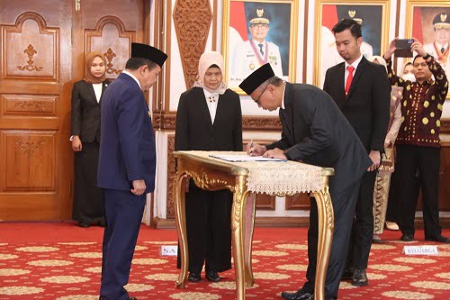 Gubernur Al Haris Lantik Hairul Suhairi Jadi Direktur Utama Bank Jambi