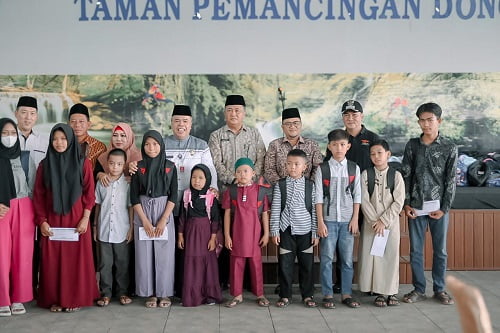 H Maulana Bersama Kaum Duafa Kota Jambi