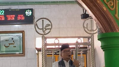 Usai Menjadi Khotib, H Maulana Makan Siang Bersama Jamaah Masjid Nur Rohimah Bakung Jaya Kota Jambi