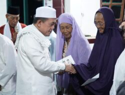 Malam Ke-12 Ramadhan, Gubernur Al Haris Tarawih di Desa Malapari