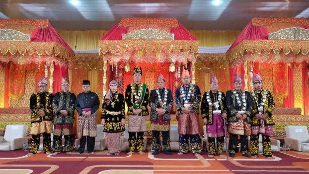 Ketua DPRD Muaro Jambi Diberi Gelar Adat dari LAM