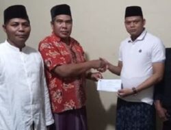 Ketua Yuli Setia Bakti Gunakan Hak Pilihnya di TPS 5 Desa Mekar Sari Makmur Sungai Bahar