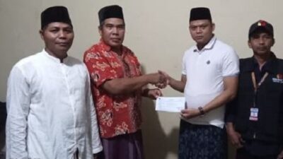 Ketua Yuli Setia Bakti Gunakan Hak Pilihnya di TPS 5 Desa Mekar Sari Makmur Sungai Bahar