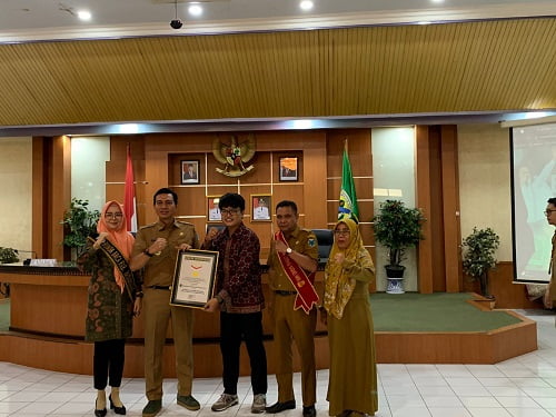 Pemkab Batanghari Terima Rekor MURI Literasi Dari Nyalanesia