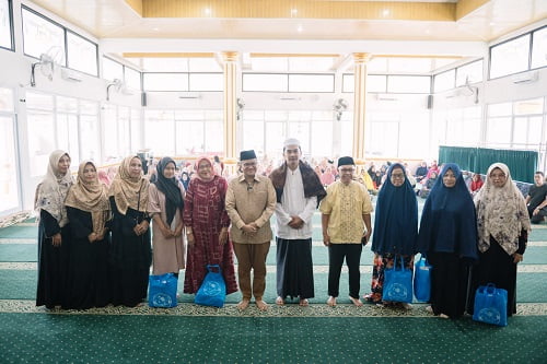 Safari Ramadan di Simpang Tiga Sipin, H Maulana Bagi-bagi Sembako
