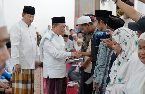 Safari Ramadhan ke Bungo, Gubernur Al Haris Serahkan Bantuan 270 Juta Rupiah Untuk Masjid dan Musholla