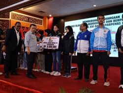 Gubernur Al Haris Serahkan Bonus Atlet Popnas dan Peparpenas Jambi