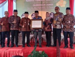 Gubernur Al Haris Serahkan Sertifikat Indikasi Geografis Nanas Tangkit Baru