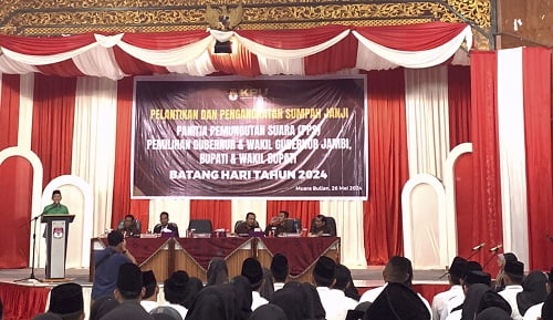 Pelantikan Anggota PPS Pemilukada se-Kabupaten Batanghari Dihadiri M Rifa’i