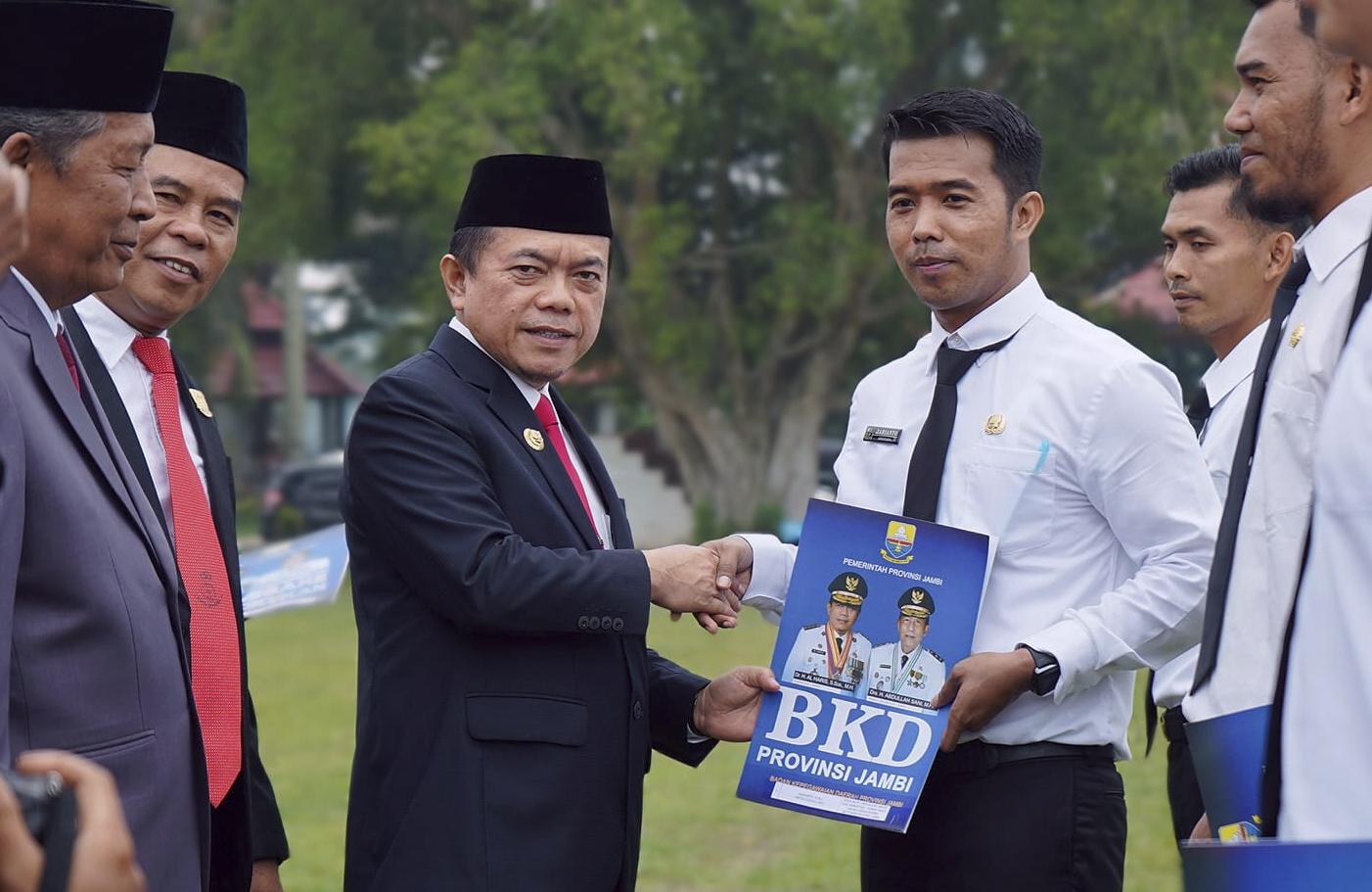 Serahkan SK 1860 PPPK Pemprov Jambi Formasi 2023 Gubernur Al Haris Semangat dan Tunjukkan Kinerja dengan Baik