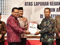 Waka II Dampingi Bupati Batanghari Terima Predikat WTP dari BPK RI