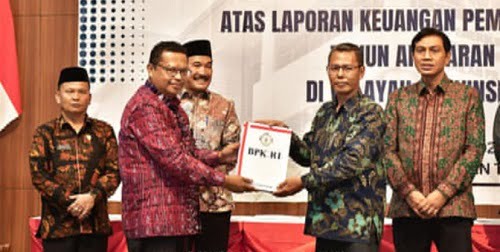Waka II Dampingi Bupati Batanghari Terima Predikat WTP dari BPK RI