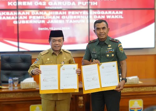 Gubernur Al Haris Serahkan Dana Hibah Pengamanan Pilkada 5.8 Miliar Pada Korem 042 Gapu
