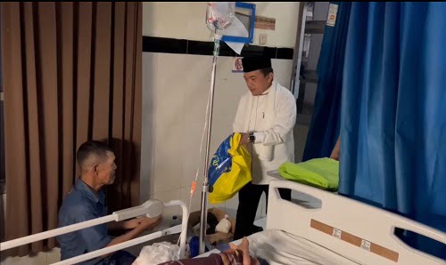 Malam Takbiran Al Haris Berikan Bingkisan ke Pasien dan Petugas Piket RSUD Raden Mattaher