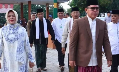Wako Ahmadi Shalat Idul Fitri Bersama Warga di Lapangan Merdeka Kota Sungai Penuh