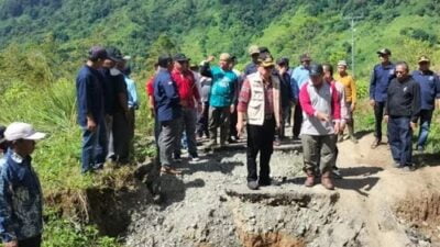 Wako Ahmadi Tinjau Jalan Rusak di Kecamatan Kumun Debai