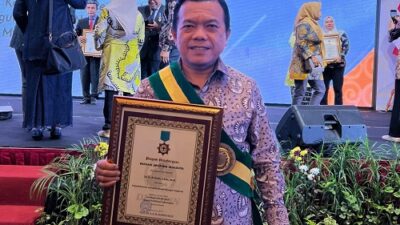 Gubernur Al Haris Terima Penghargaan Bintang Abhinaya Jagadhita dari Dekopin