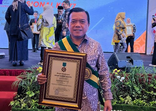 Gubernur Al Haris Terima Penghargaan Bintang Abhinaya Jagadhita dari Dekopin