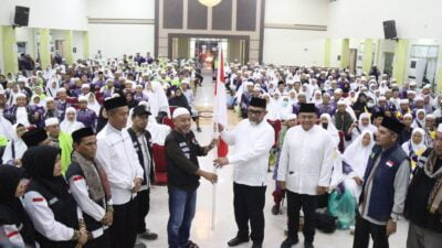 Sambut Kepulangan 446 Jemaah Haji Jambi Kloter 25, Sekda Sudirman: Tingkatkan Keimanan dan Ketaqwaan