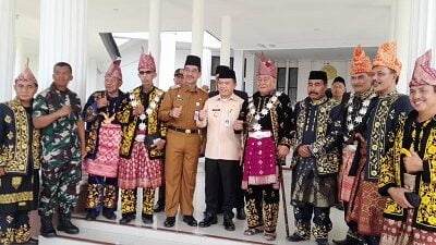Pengukuhan Jabatan BPD dan Pemangku Adat se-Muaro Jambi Al Haris Harap Desa Angkat Hukum Adat