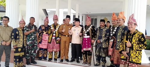 Pengukuhan Jabatan BPD dan Pemangku Adat se-Muaro Jambi Al Haris Harap Desa Angkat Hukum Adat