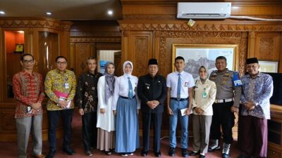 Wagub Sani Terima Audensi Dua Paskibraka Terbaik Jambi, Siap Kibarkan Bendera di IKN