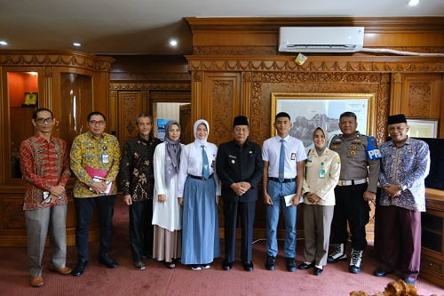 Wagub Sani Terima Audensi Dua Paskibraka Terbaik Jambi, Siap Kibarkan Bendera di IKN