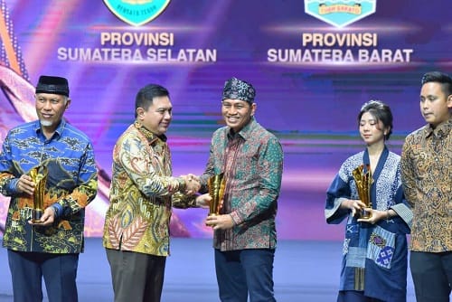 MFA Satu-Satunya Kepala Daerah di Provinsi Jambi Dapat Penghargaan Percepatan Pembangun Daerah Award