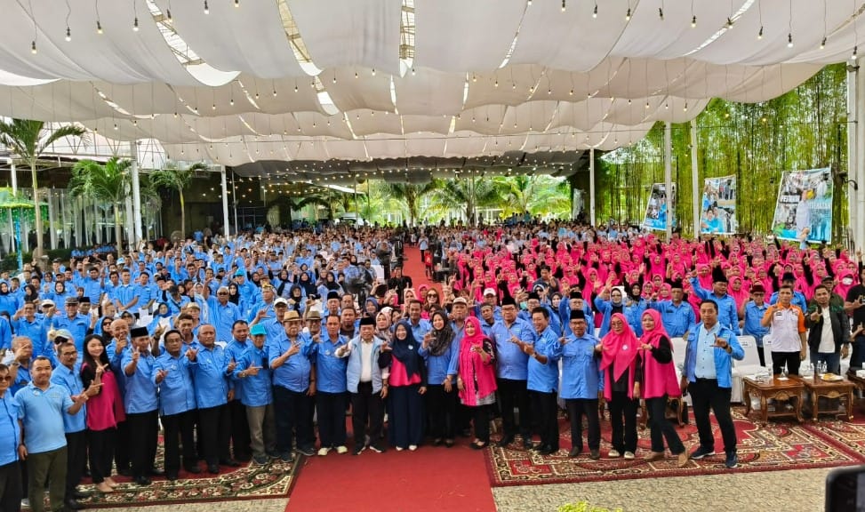 Haris-Sani lantik tim pemenangan Kota Jambi. Foto : dok tim