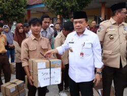 Al Haris Serahkan Bantuan Dumisake Pendidikan dan Modal UMKM di Kabupaten Kerinci