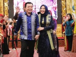 Kerennya Al Haris-Hesnidar Haris Kenalkan Tenun Songket Batik Jambi di Catwalk