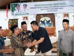 Bupati Serahkan Sertifikat PTSL Empat Kecamatan di Kabupaten Batanghari