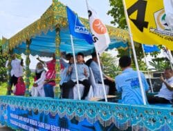Naiki Mobil Hias Pelaminan Khas Jambi: Haris-Sani Ikuti Deklarasi Pilkada Damai