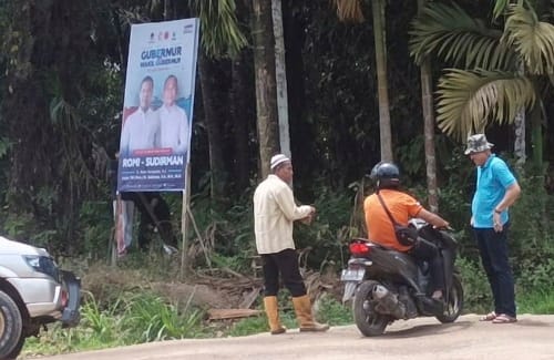 Lurah Teluk Dawan Diduga Nekat Pasang Sendiri Baliho RH
