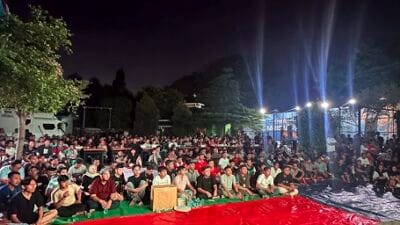 Milenial Padati Nobar Indonesia vs Australia di Posko Pemenangan Rumah Besamo Haris-Sani