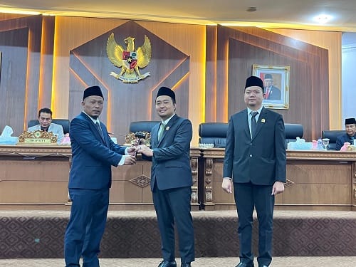 Rahmad Hasrofi dan Muhammad Firdaus Resmi Menjadi Unsur Pimpinan DPRD Batanghari