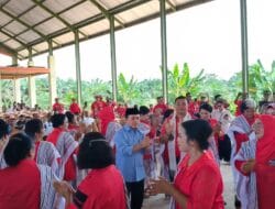Hadiri HUT PBB Sarolangun, Al Haris Dihadiahi Ulos sebagai Bagian dari Keluarga PBB