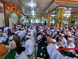 Bersama Ribuan Jamaah, H.Abdul Rahman Menghadiri Haul Al Habib Husein Bin Ahmad Baraqbah
