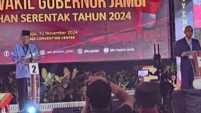 Debat Cawagub Jambi 2024: Abdullah Sani Tampil Santai Penuh Kharisma, Sudirman Tegang