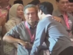 Diza Dikawal Papi di Debat Kandidat Cawako Cawawako Jambi