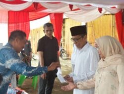 Wabup Bakhtiar Salurkan Hak Pilih di TPS 004 Kelurahan Teratai