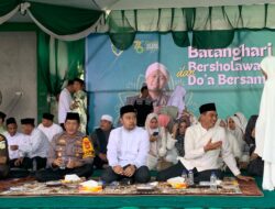 Bupati Fadhil Borong Jualan Mamang Es Teh di Acara Batanghari Bersholawat Bersama Opick