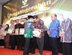 Tepat Di Umur Ke-76, Pemkab Batanghari Raih Penghargaan KIP