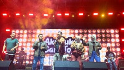 Hibur Masyarakat Batang Hari, Fadhil dan Istri Duet Bareng Wali Band
